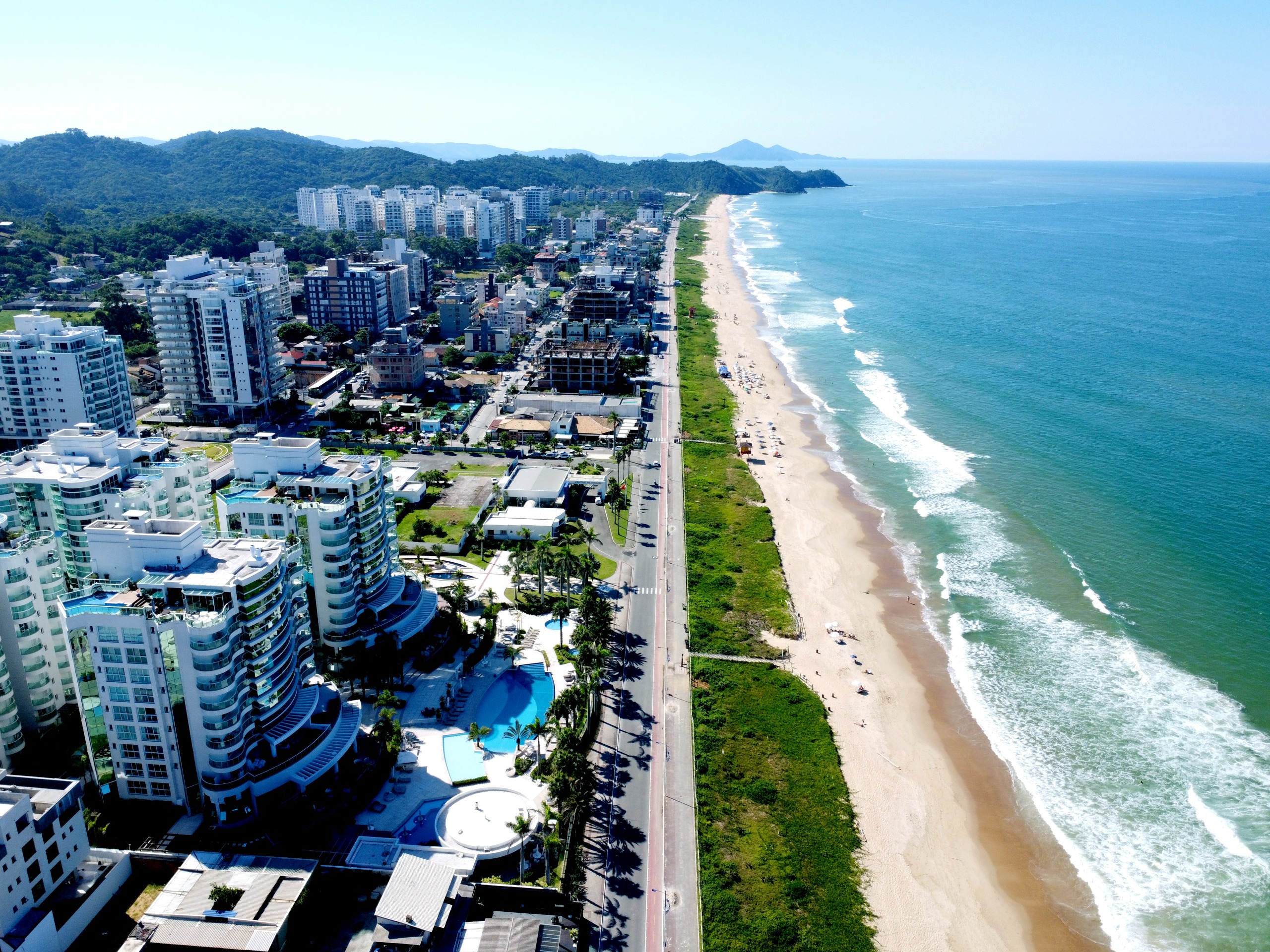 Verão 2025/26 em Balneário Camboriú: turismo em alta e mercado imobiliário em crescimento